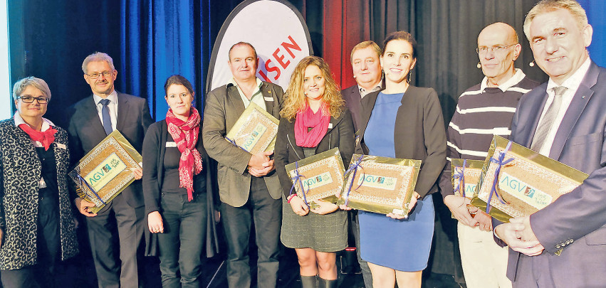 Franziska Bircher (Präsidentin GEREF), Kurt Schmid (Präsident AGV), Esther Studer (GEREF), Corinne Lenzin (Raiffeisen), Herbert Weiss (Stadtammann Laufenburg), Hanspeter Gerber (Kuratle Group), Eliane Stocker (Moderation), Dieter Kissling (Institut für Arbeitsmedizin) und Regierungsrat Alex Hürzeler freuen sich über den gelungenen Netzwerkanlass inklusive AGV-Jubiläum. 