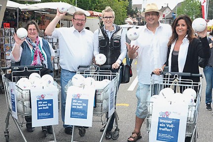 Die Kommissionsmitglieder sind am Ball: Manuela Tschudin (von links), Daniel Müller, Claudia Ehresheim, René Leuenberger und Karin Stocker.